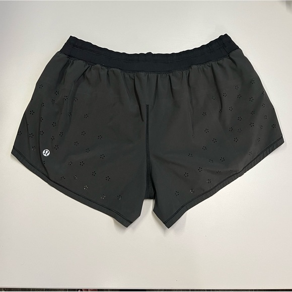Lululemon 🍋 Run Breeze by Laser Cut Floral Shorts Size 12 - Picture 6 of 14